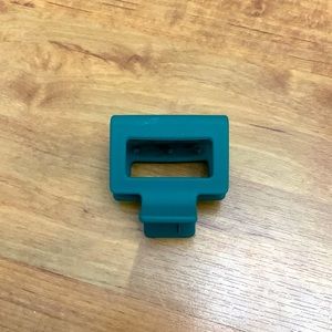dark teal claw clip